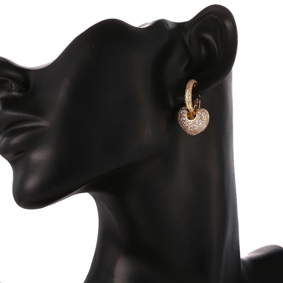 🌟 Beautiful Gold Diamond Heart Earrings - Picture 4 of 7